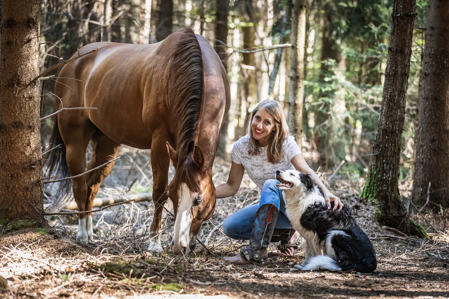 Franziska Schewe mit Pferd im Wald