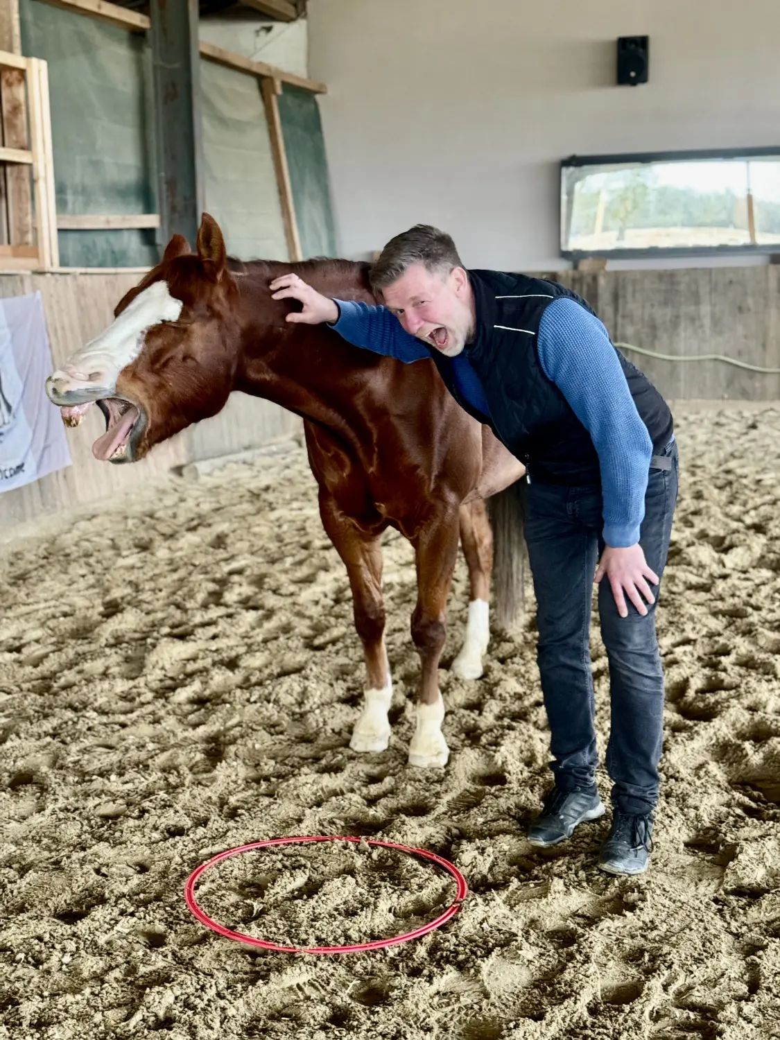 Mann mit Pferd von GlueMaManufaktur von Franziska Schewe